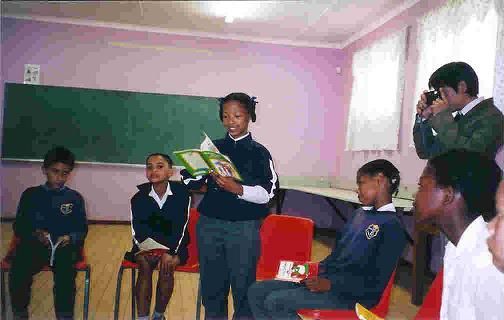 2004ELGINreadingbooks.jpg