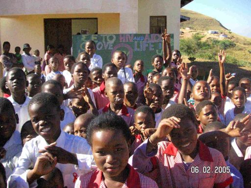 2005_6_2AIDSdayMuto4.jpg